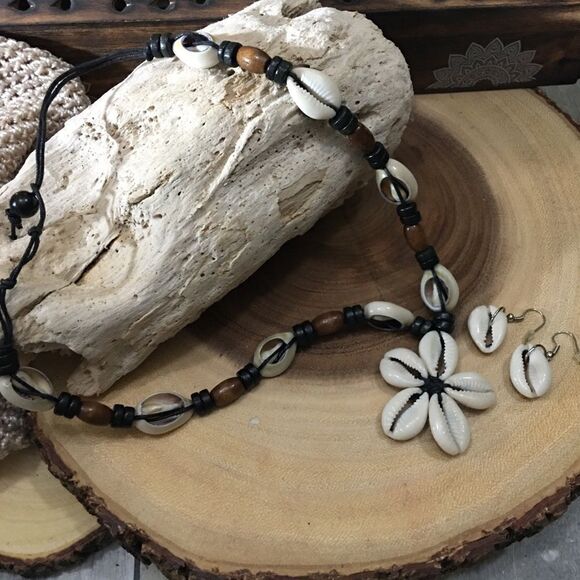 Handmade shell flower cord necklace set - Picture 1 of 4